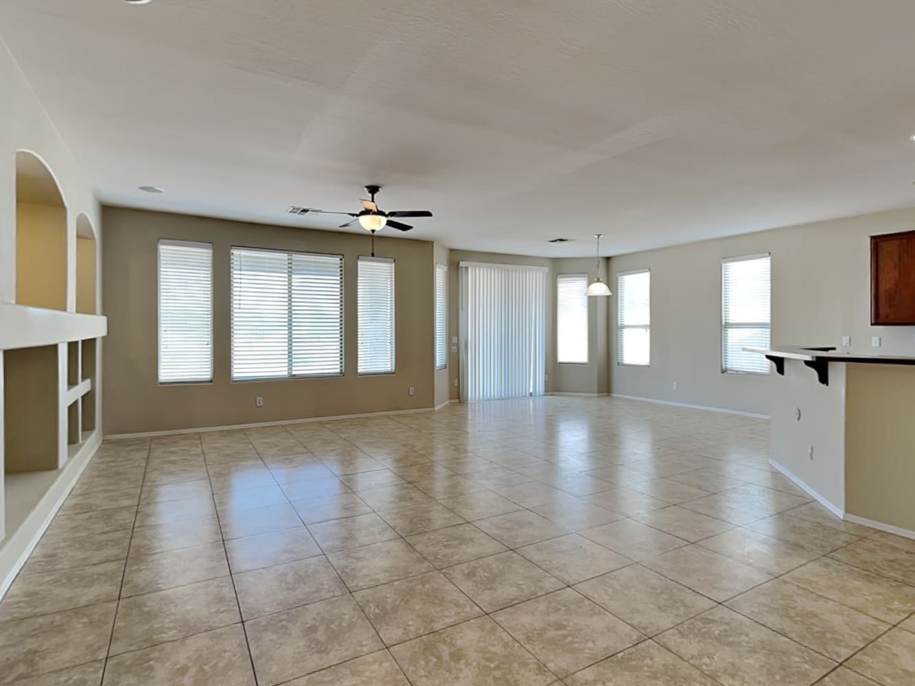 2614 W Apollo Rd photo 4