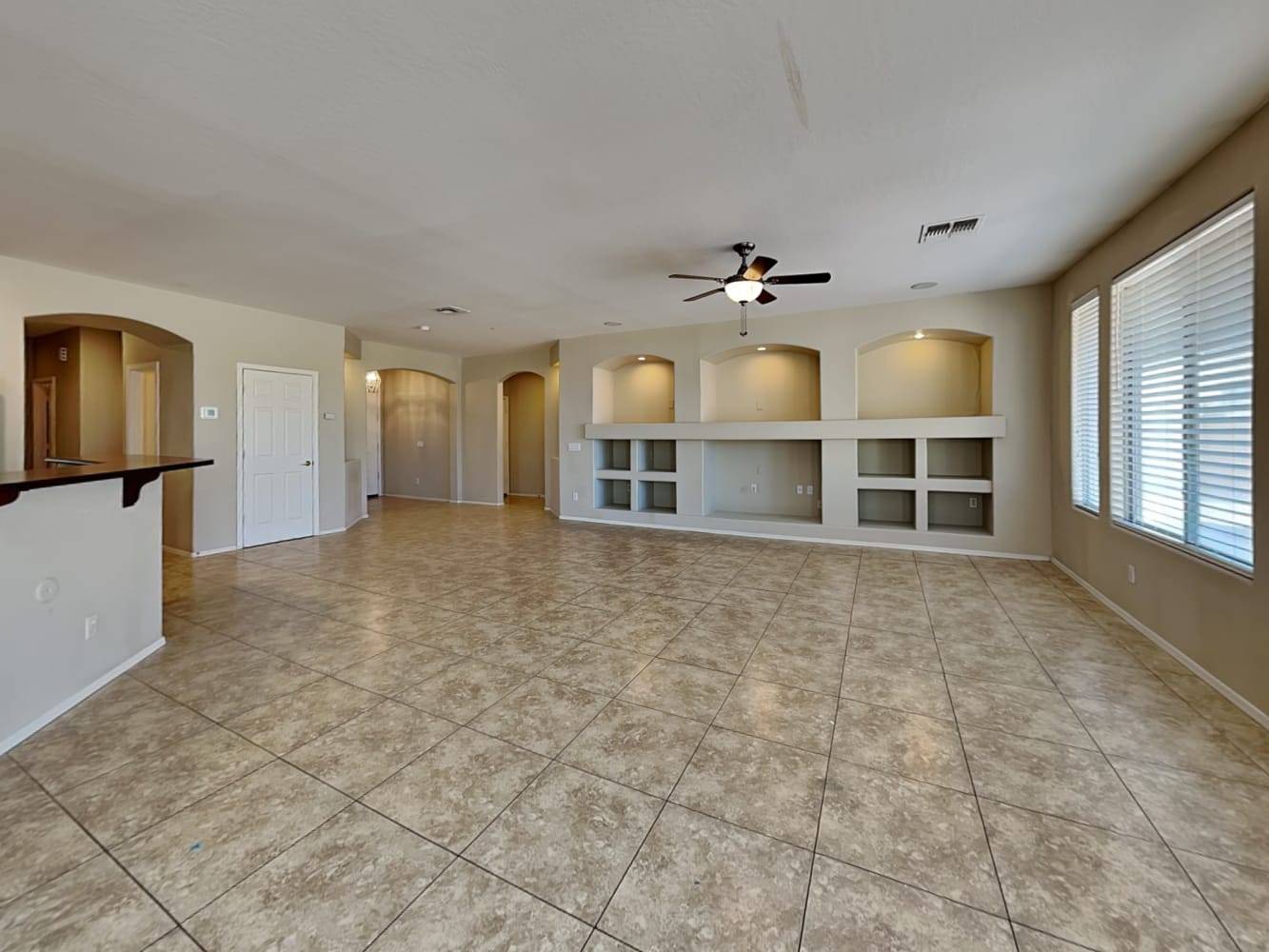 2614 W Apollo Rd photo 3