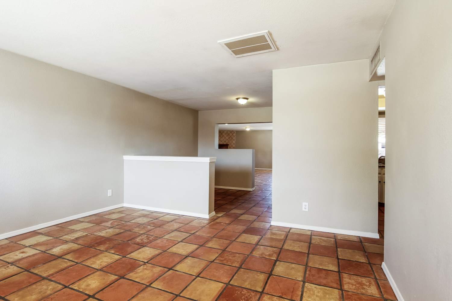 8401 W Turney Ave photo 3
