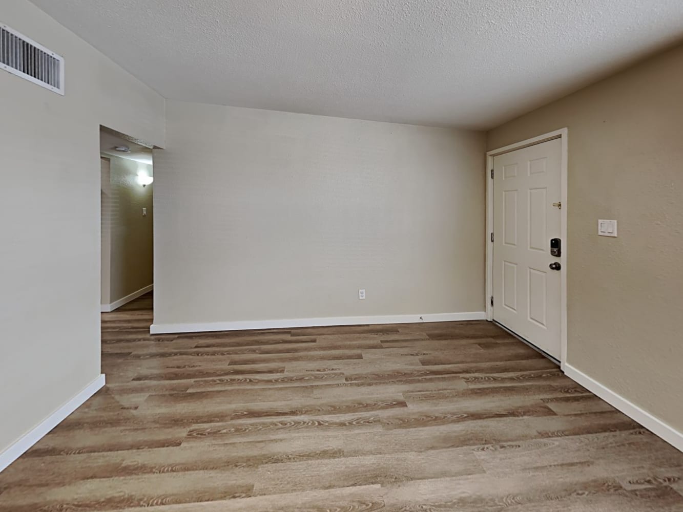 1232 E Wagon Wheel Dr photo 4