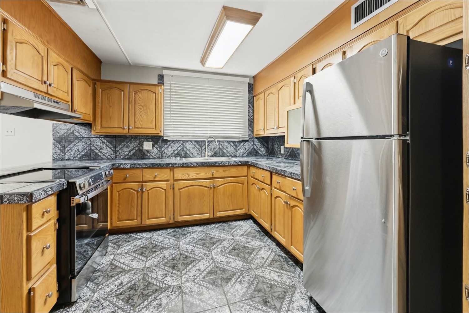 3236 N 54th Ln photo 5