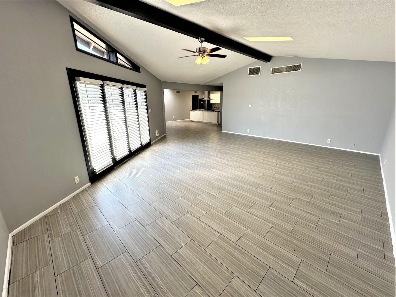 1265 E Del Rio Dr photo 3