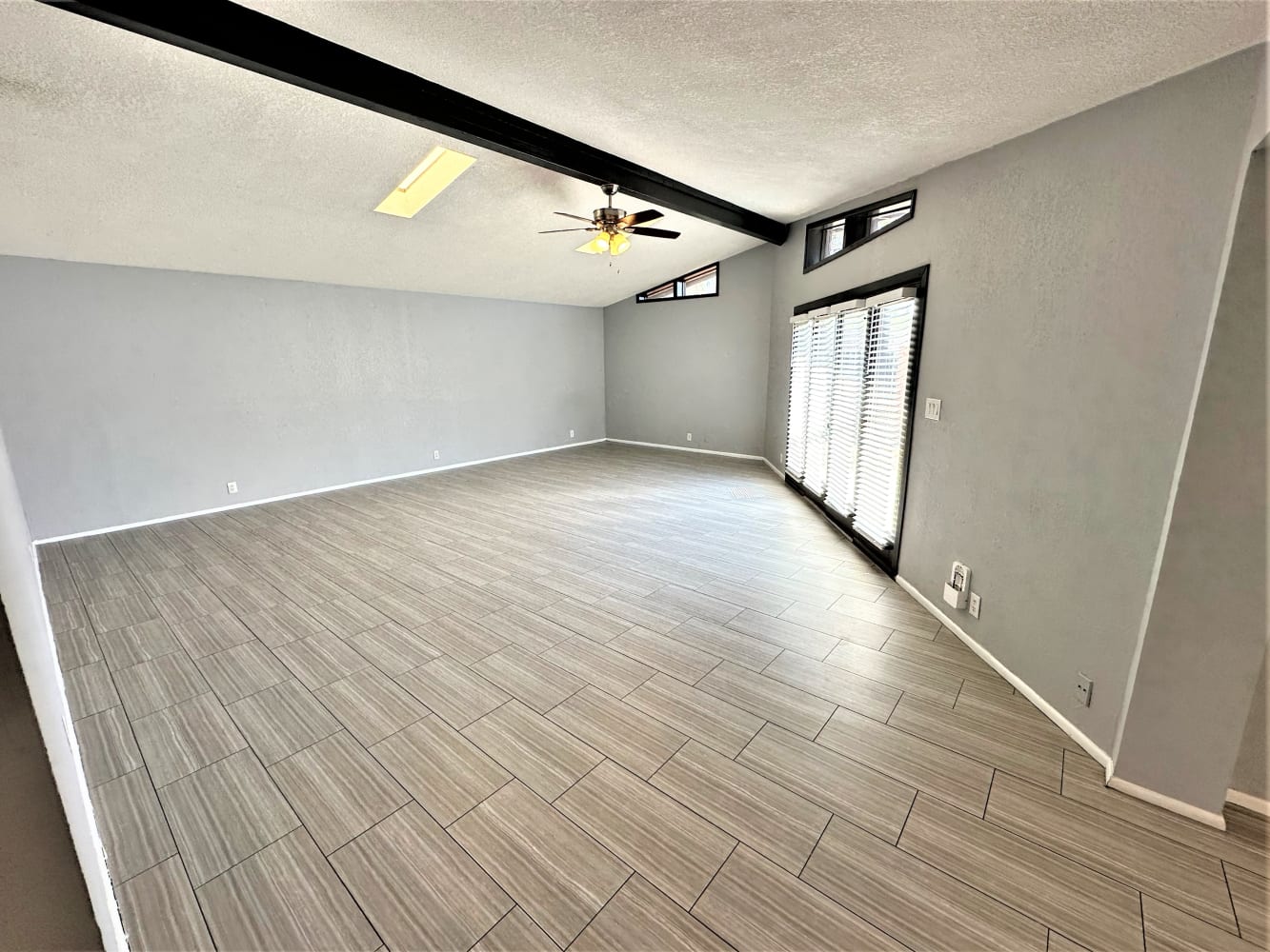 1265 E Del Rio Dr photo 2