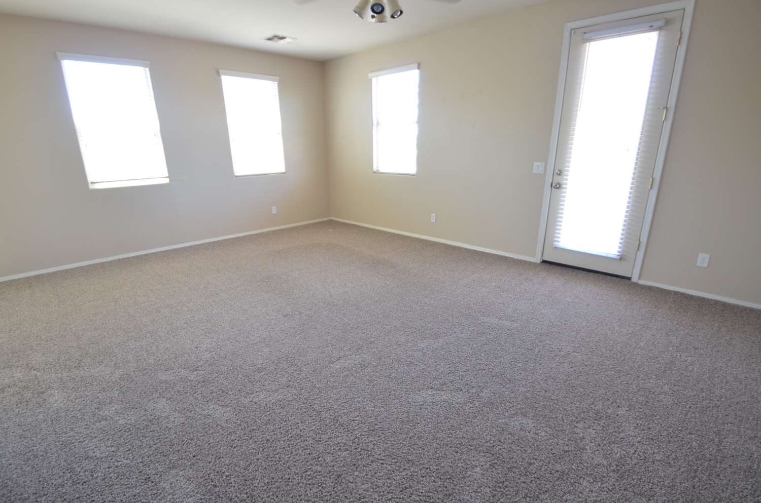 116 N 66th Ln photo 3