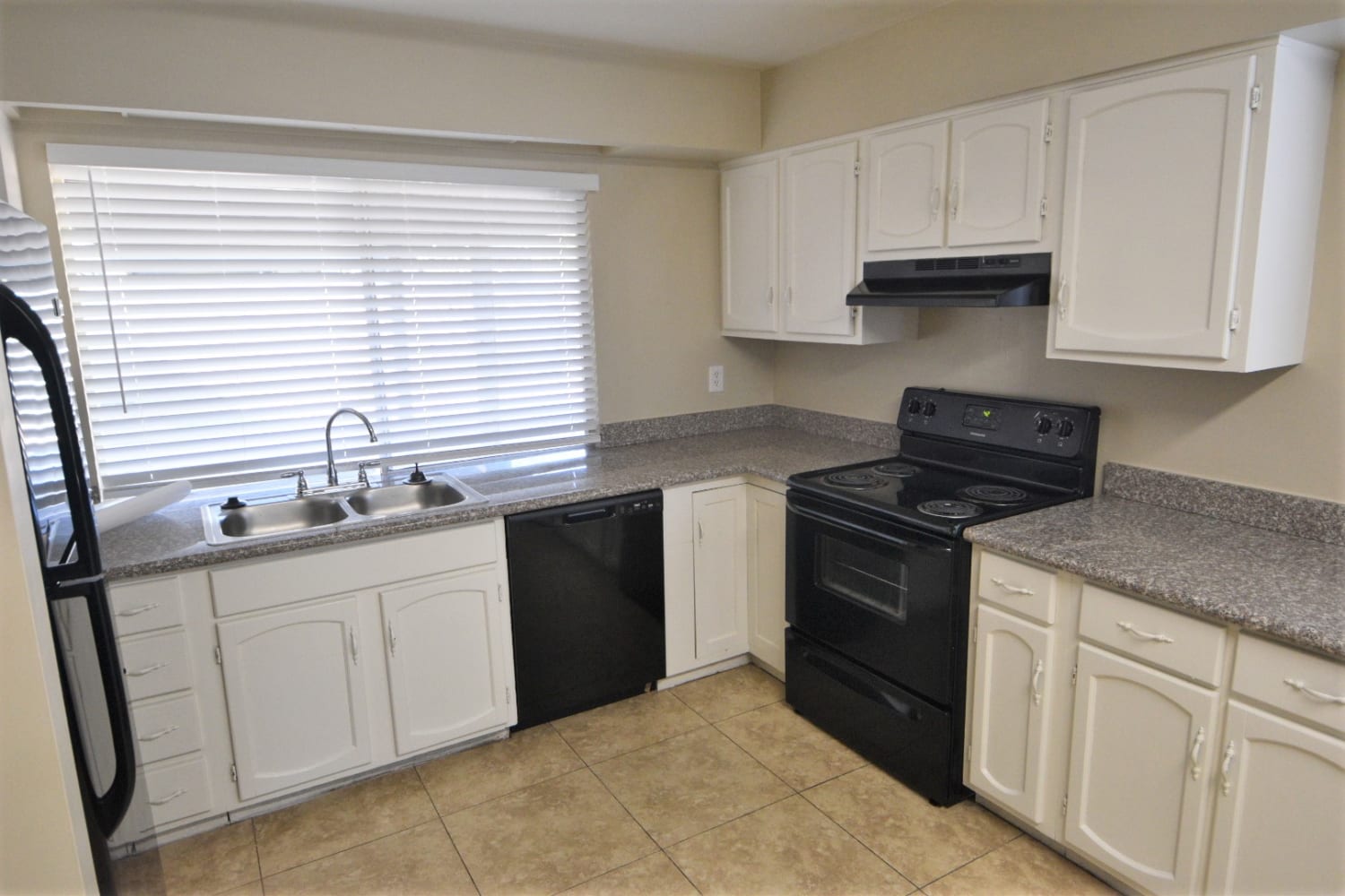 13815 N 45th Ave photo 5
