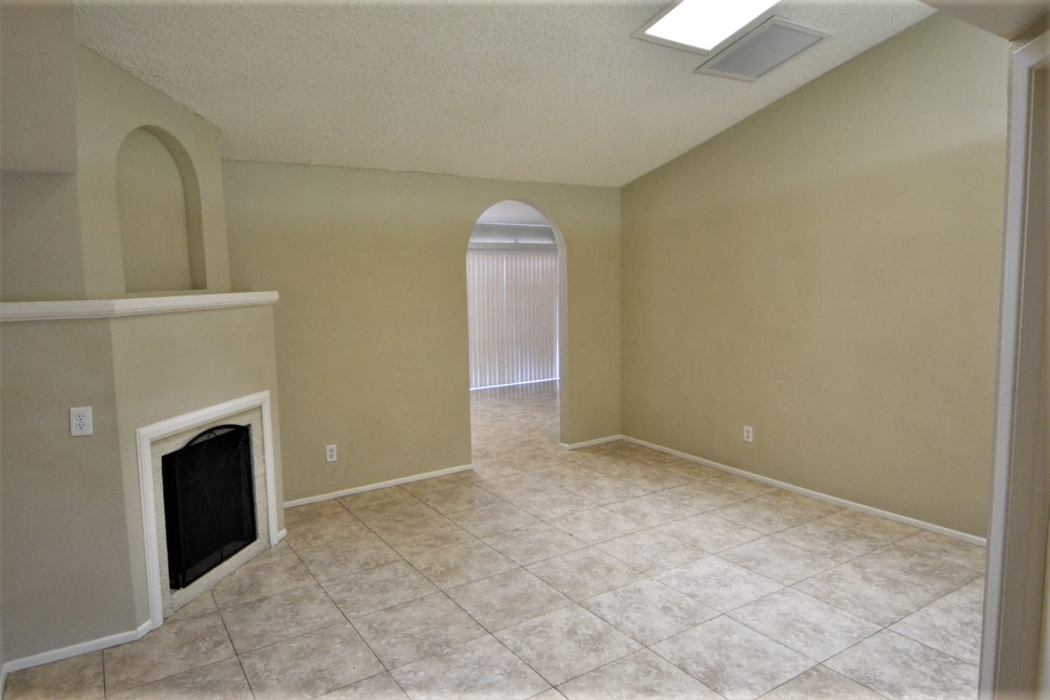 13815 N 45th Ave photo 2
