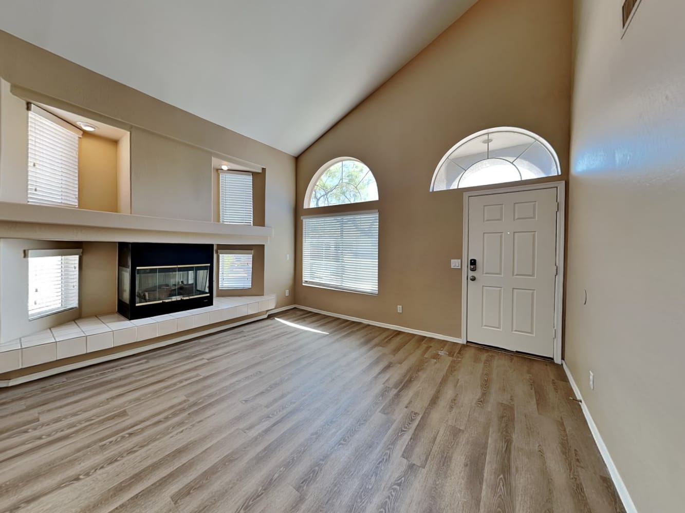 11024 W Lane Ave photo 4
