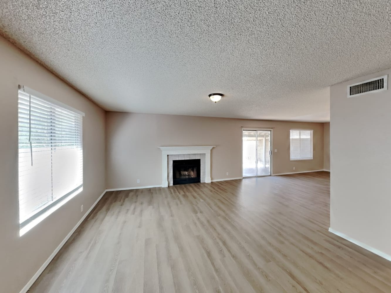 10016 N 66th Dr photo 5