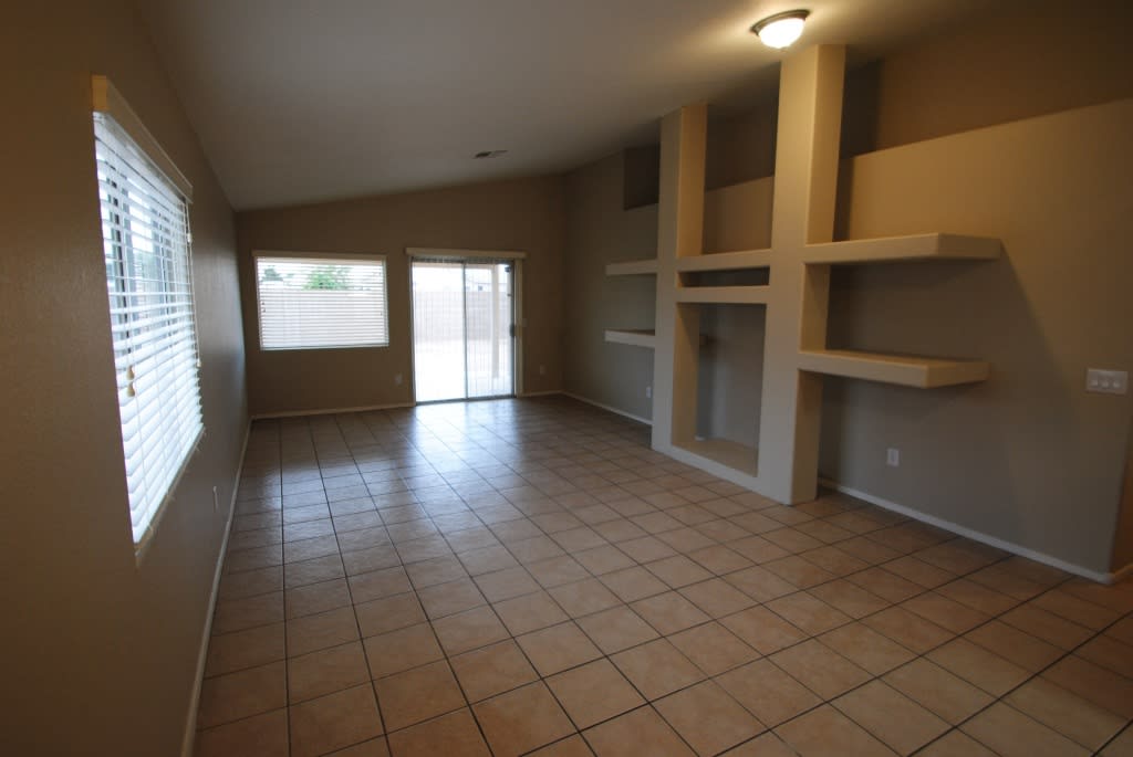 10244 N 92nd Dr photo 4