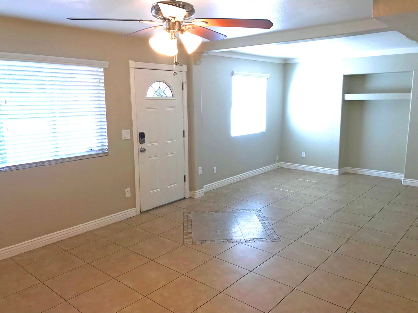 4614 W Mission Ln photo 2