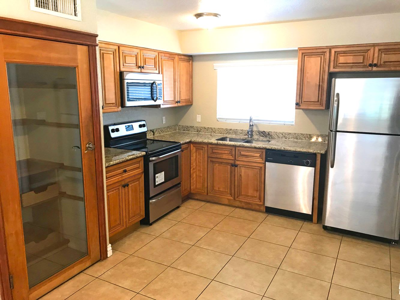 4614 W Mission Ln photo 3