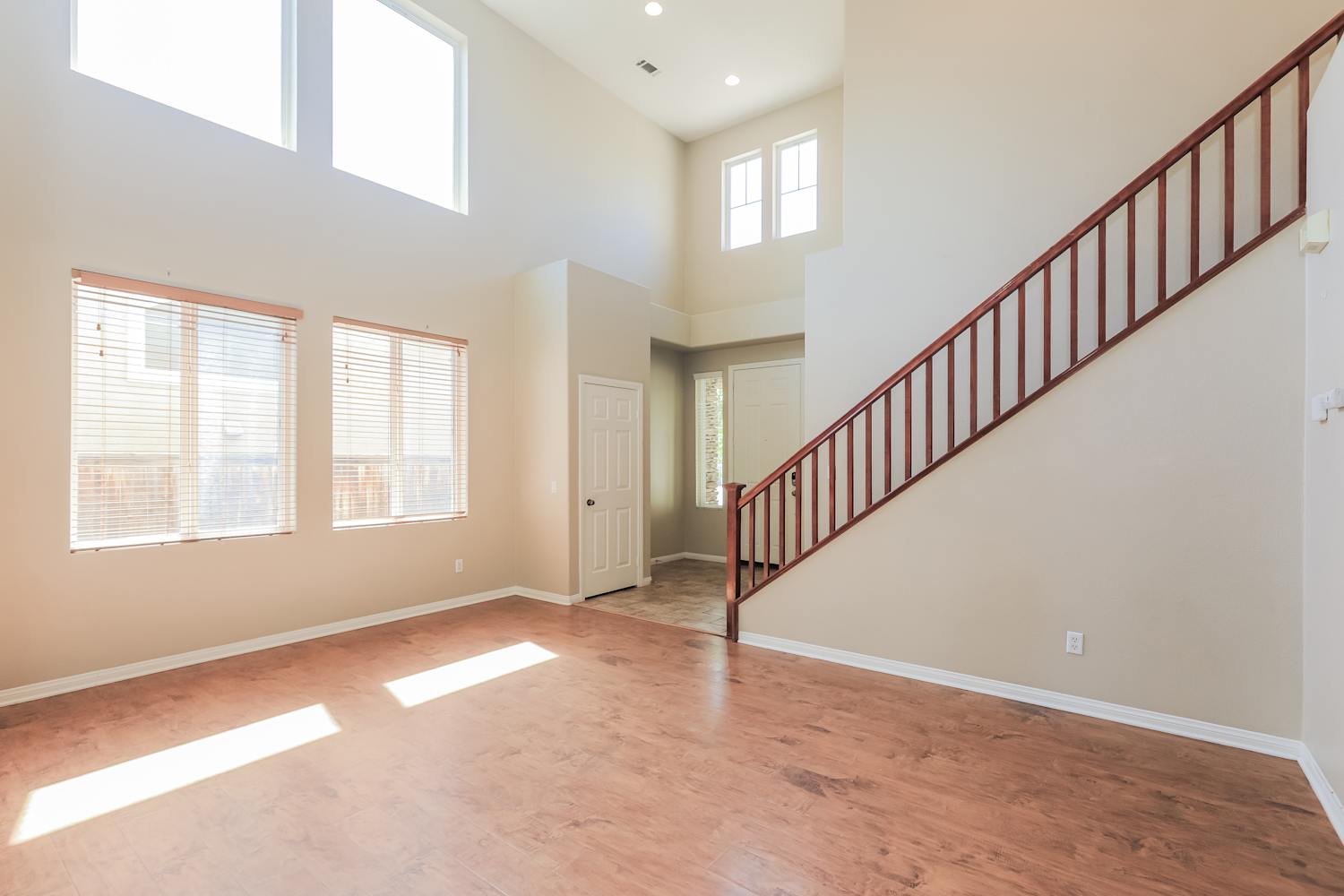 1066 Queen Annes Ln photo 5