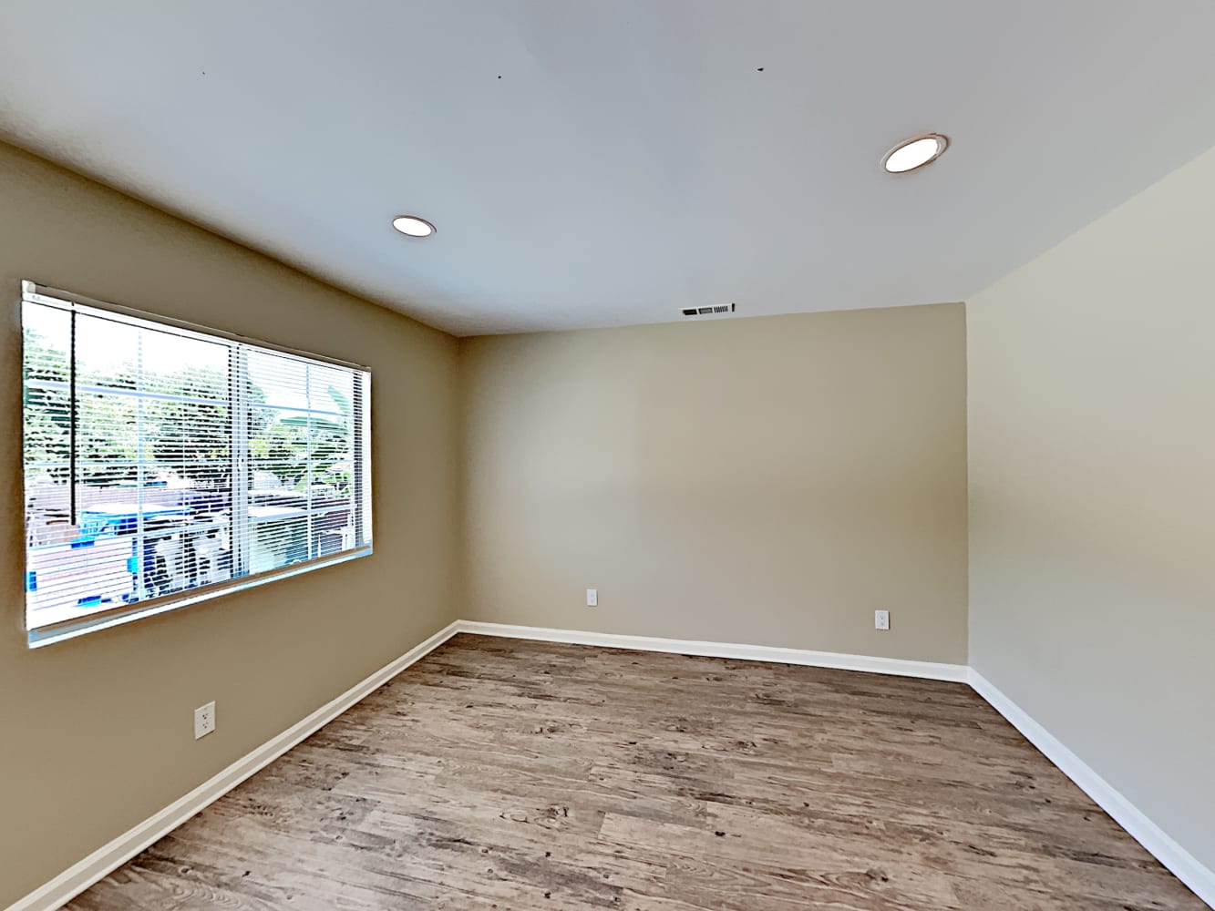 10027 Marcus Ave photo 5