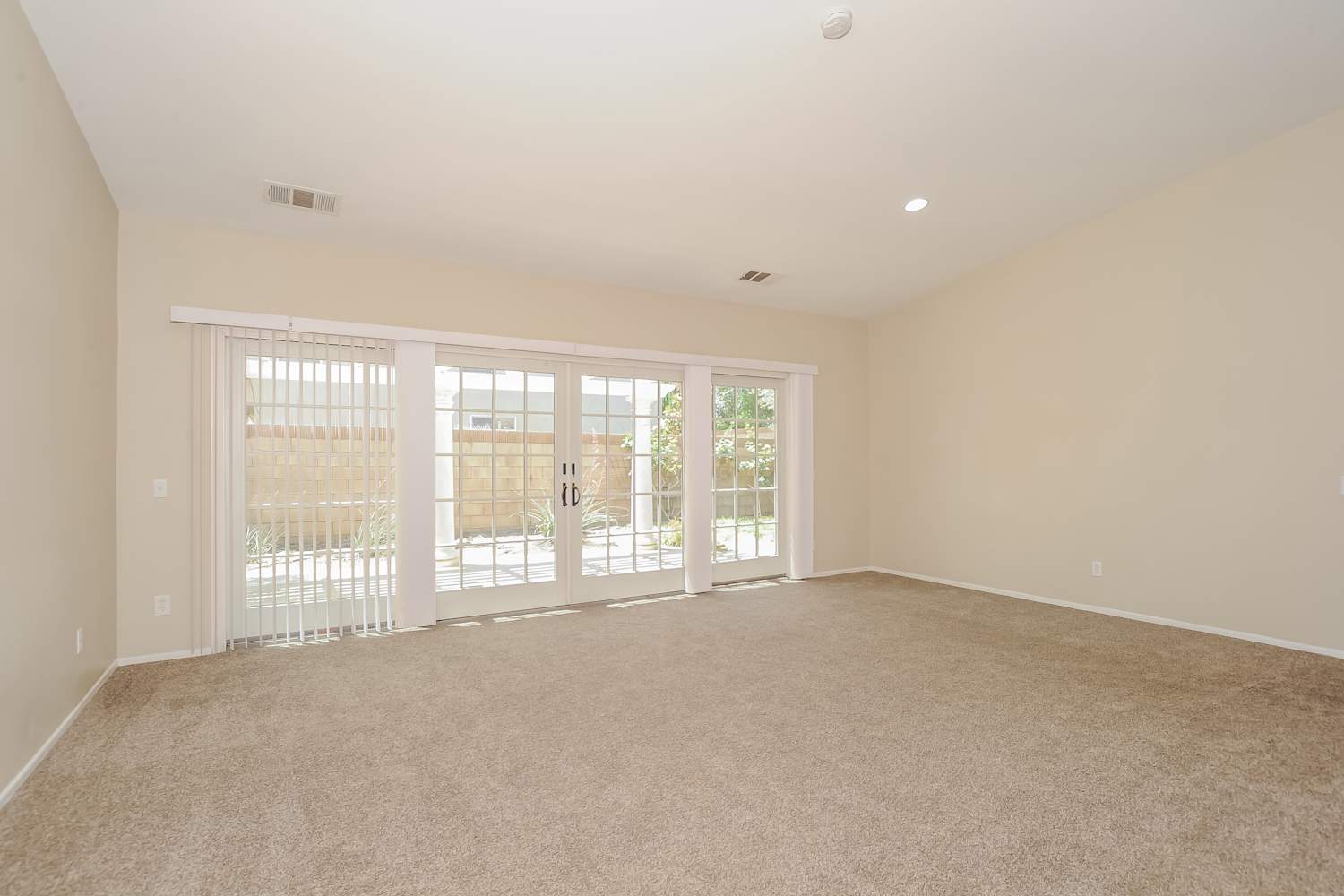42213 Marbella St photo 3