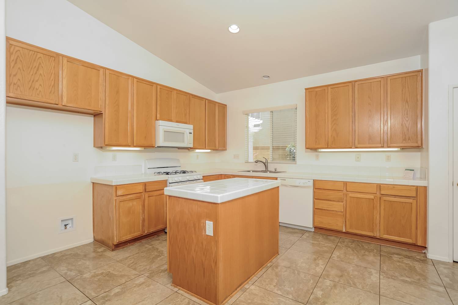 42213 Marbella St photo 5