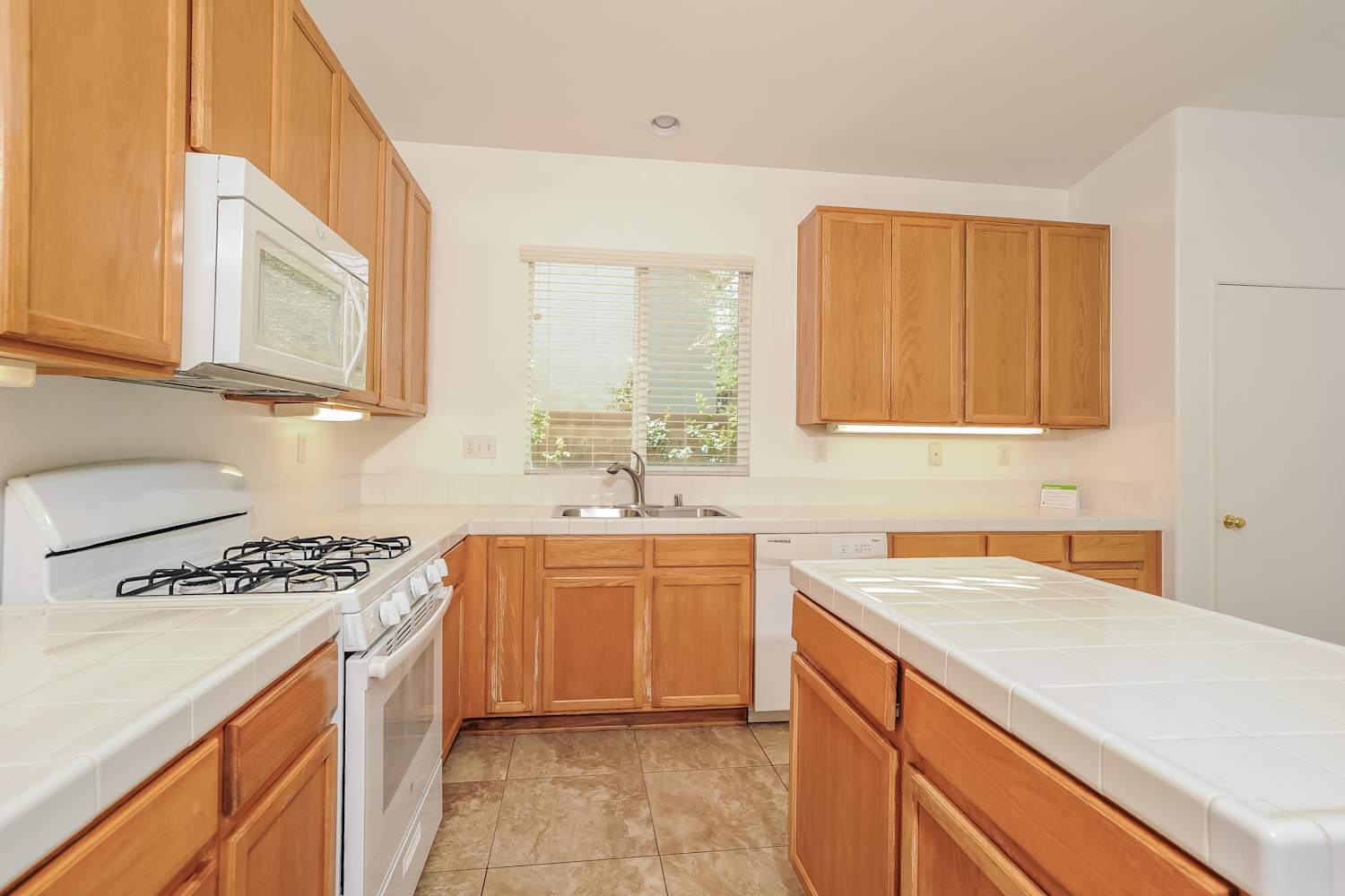 42213 Marbella St photo 4