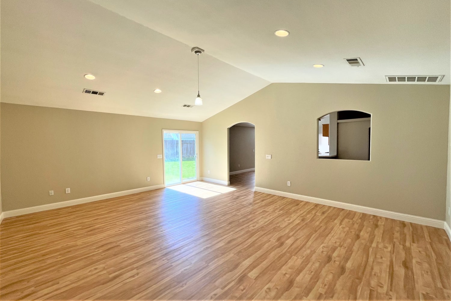 1006 Breakers Ct photo 4
