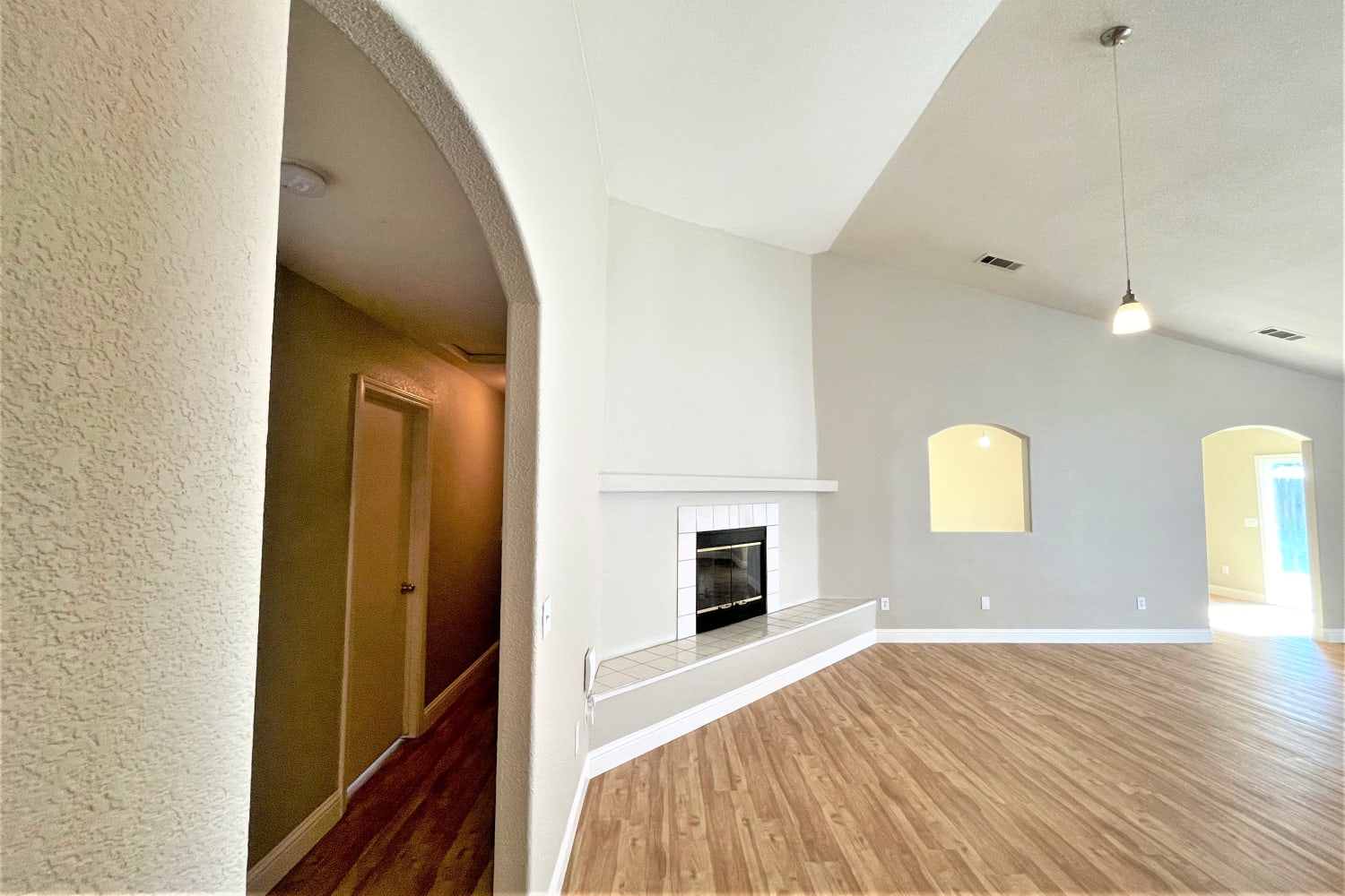 1006 Breakers Ct photo 2