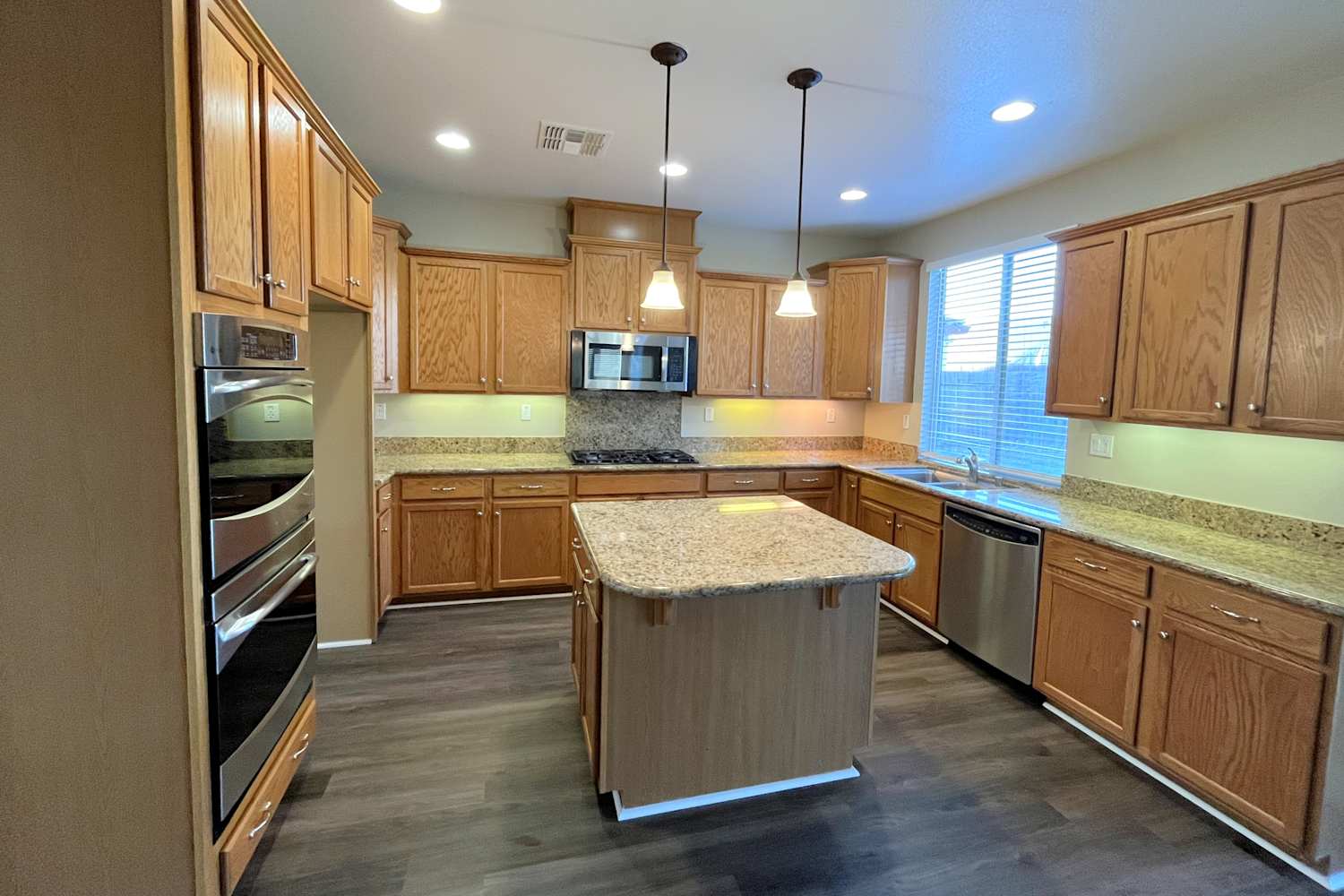 4039 Huston Way photo 4