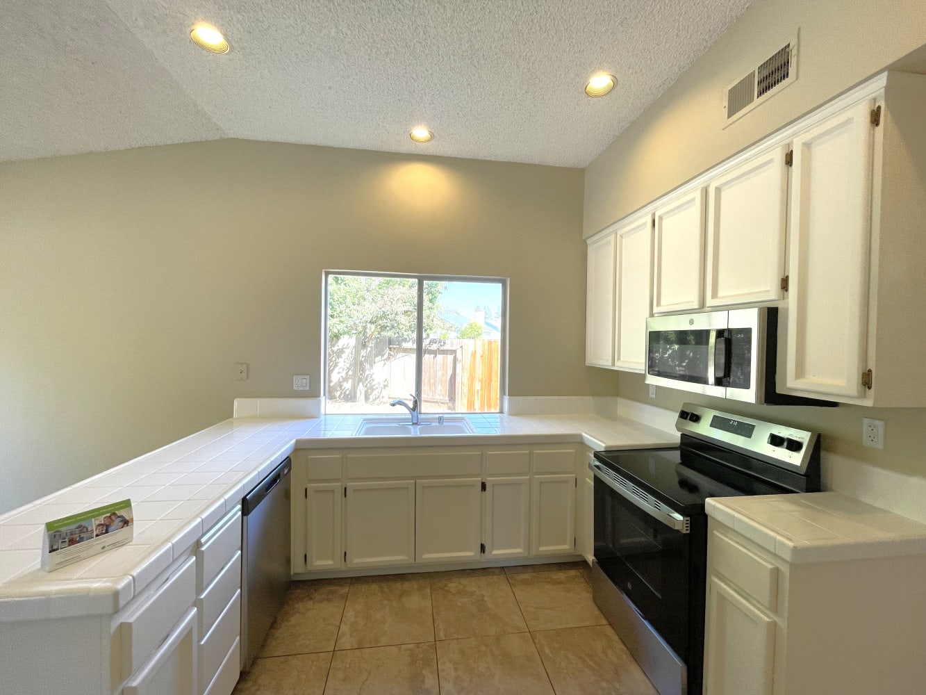 8111 Darien Cir photo 5