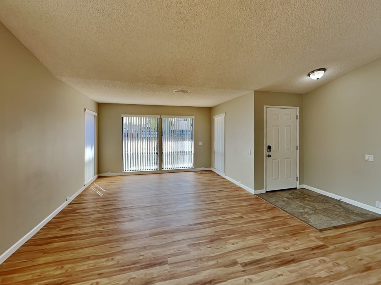 8111 Darien Cir photo 3