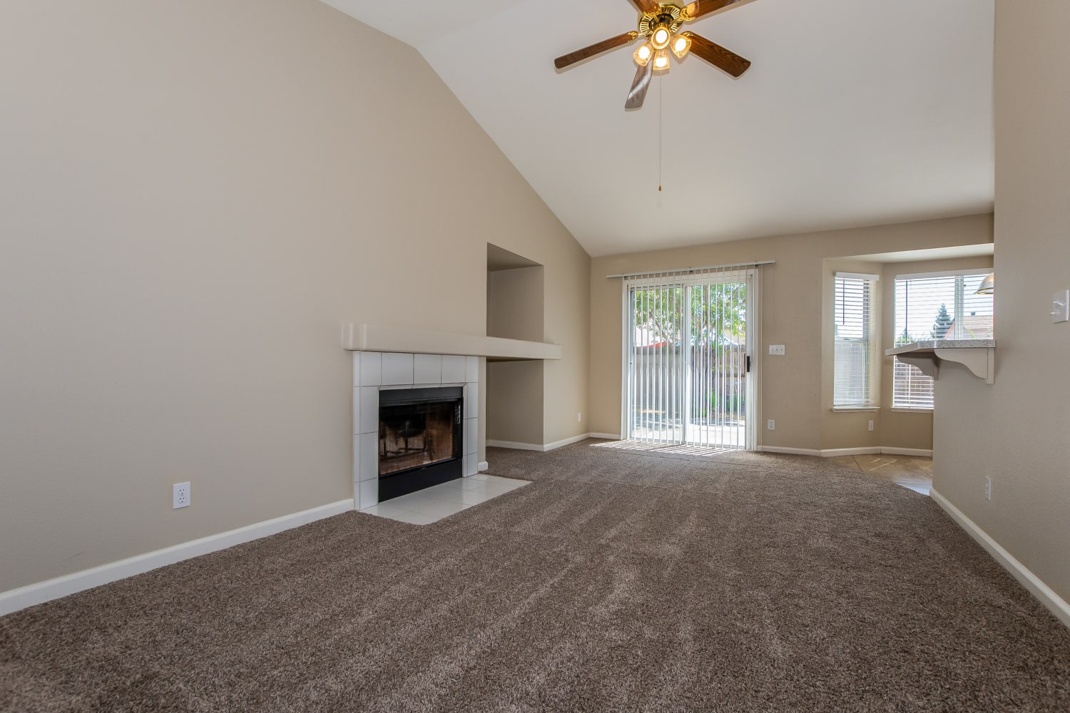 828 Inder Ln photo 4