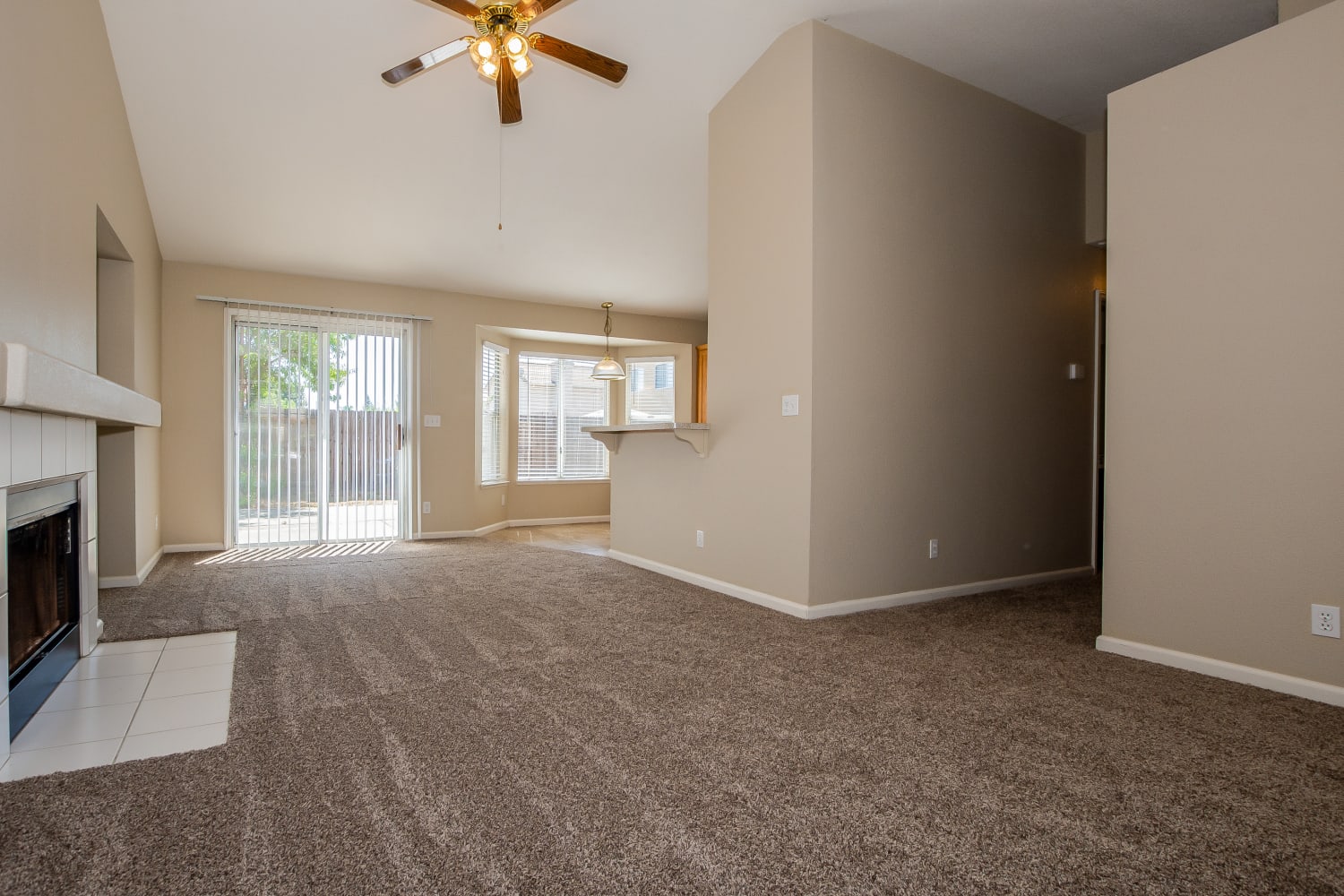 828 Inder Ln photo 5