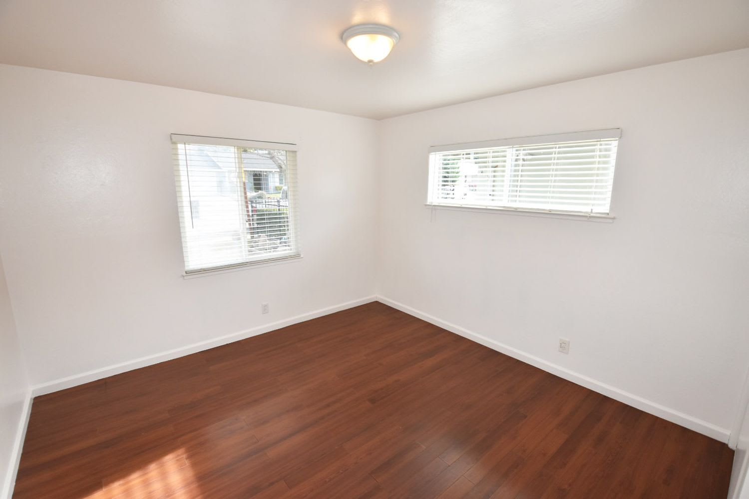 6813 Weddigen Way photo 5