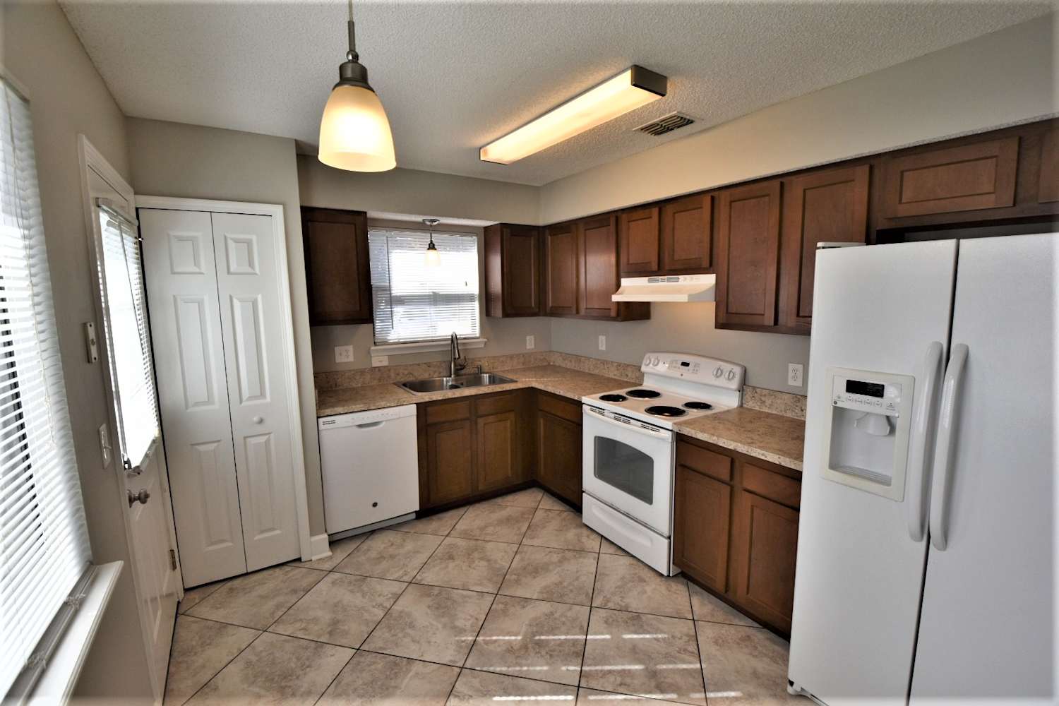 8478 Wessex Ct photo 4