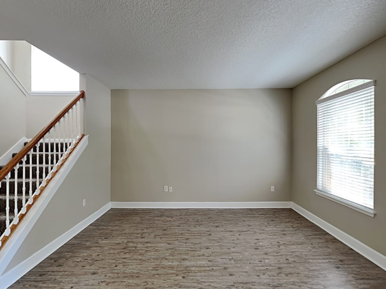 708 Spruce Pine Ln photo 4