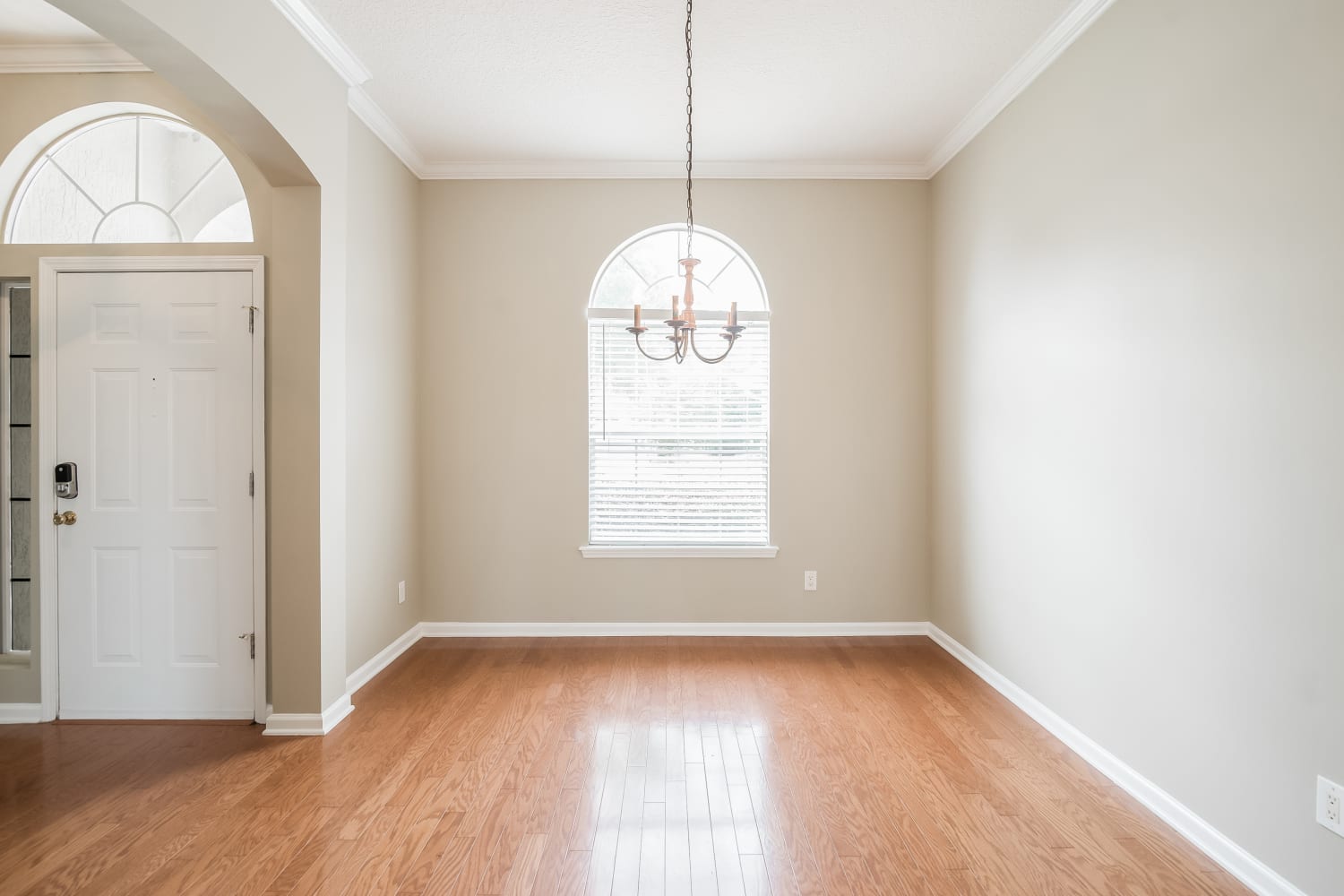 632 W Johns Creek Pkwy photo 3