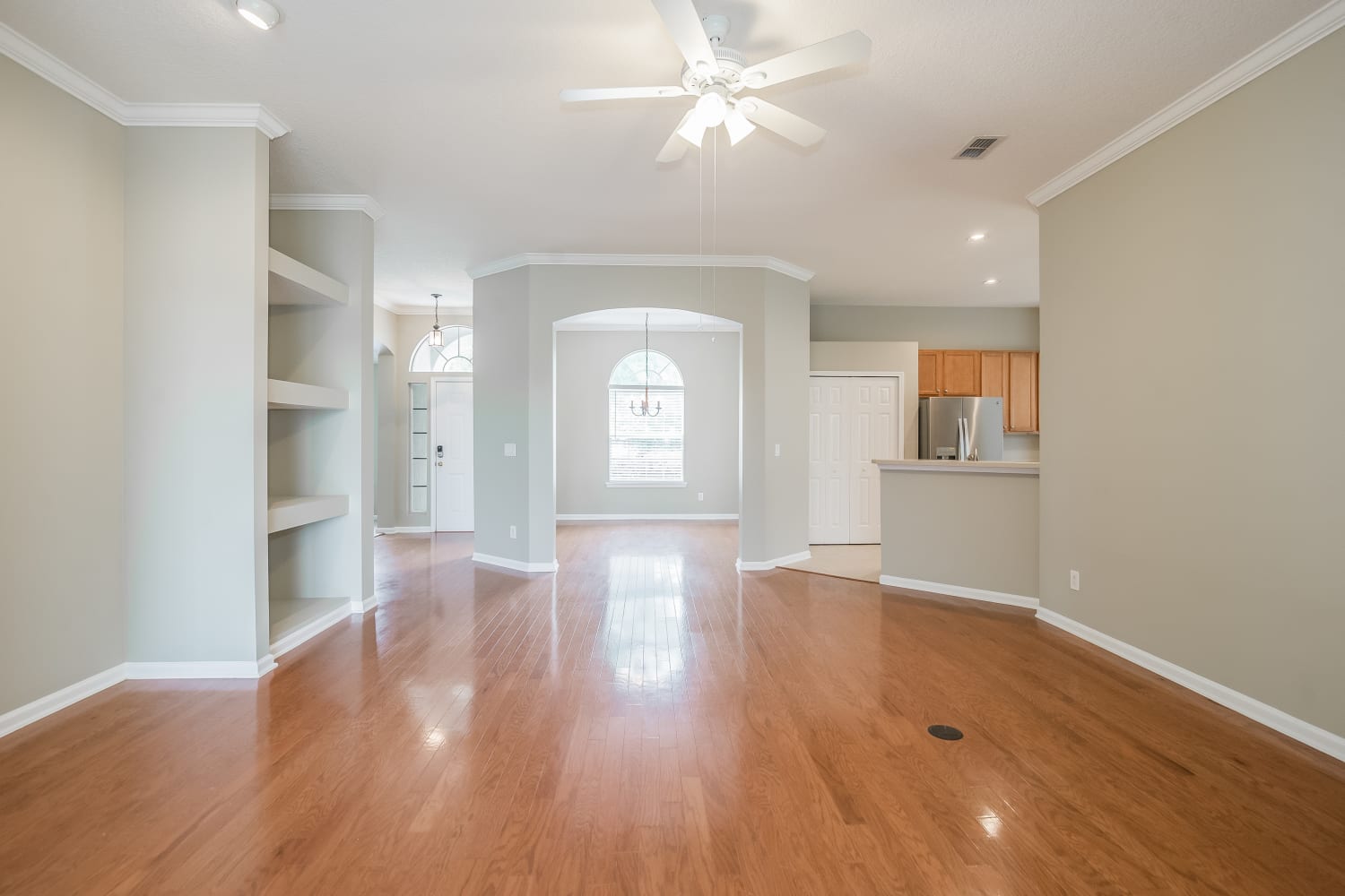 632 W Johns Creek Pkwy photo 4