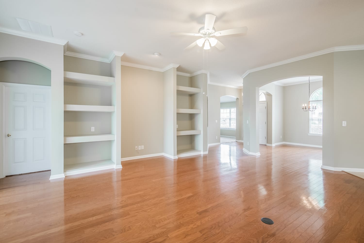632 W Johns Creek Pkwy photo 5