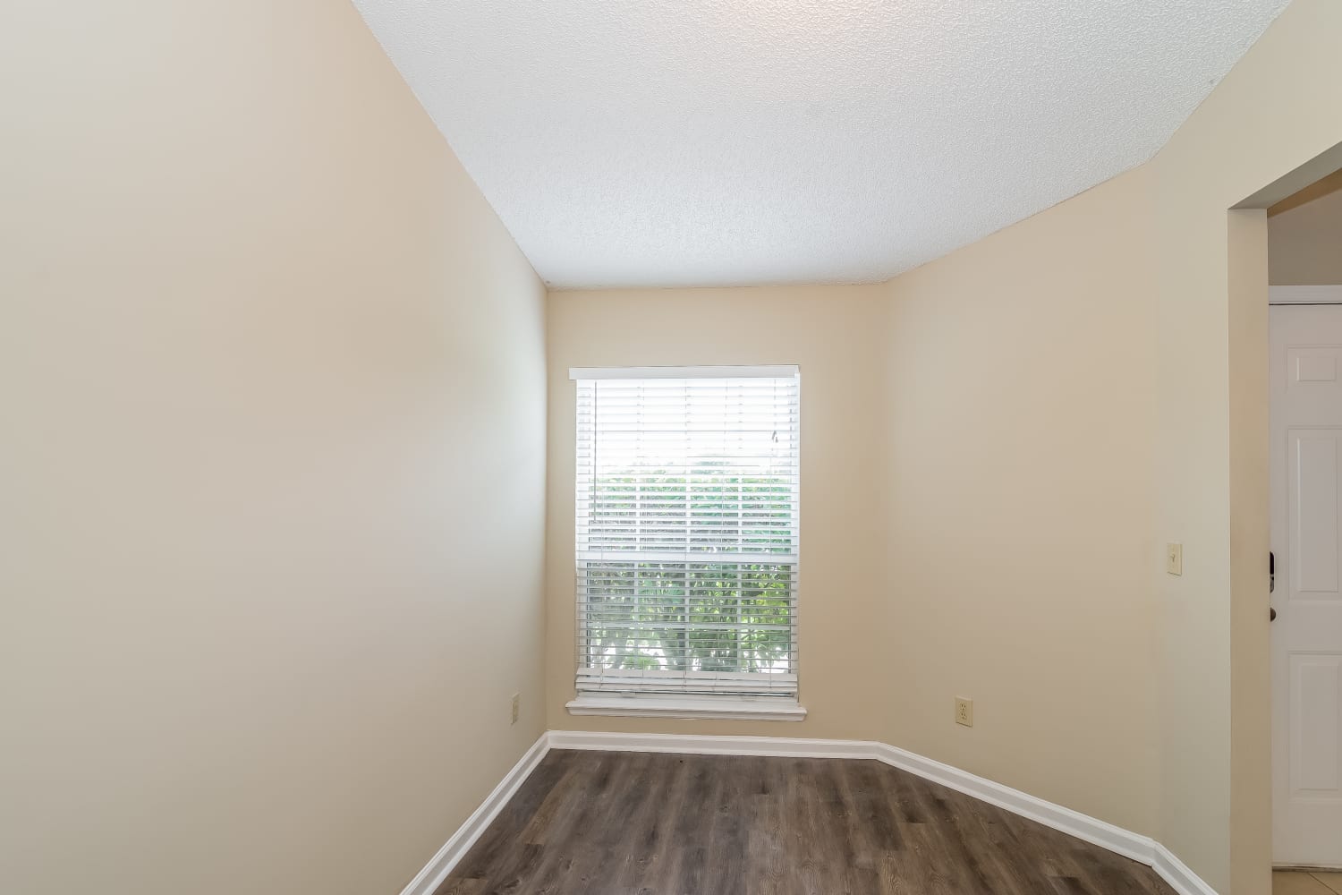 12963 Silver Springs Dr N photo 4