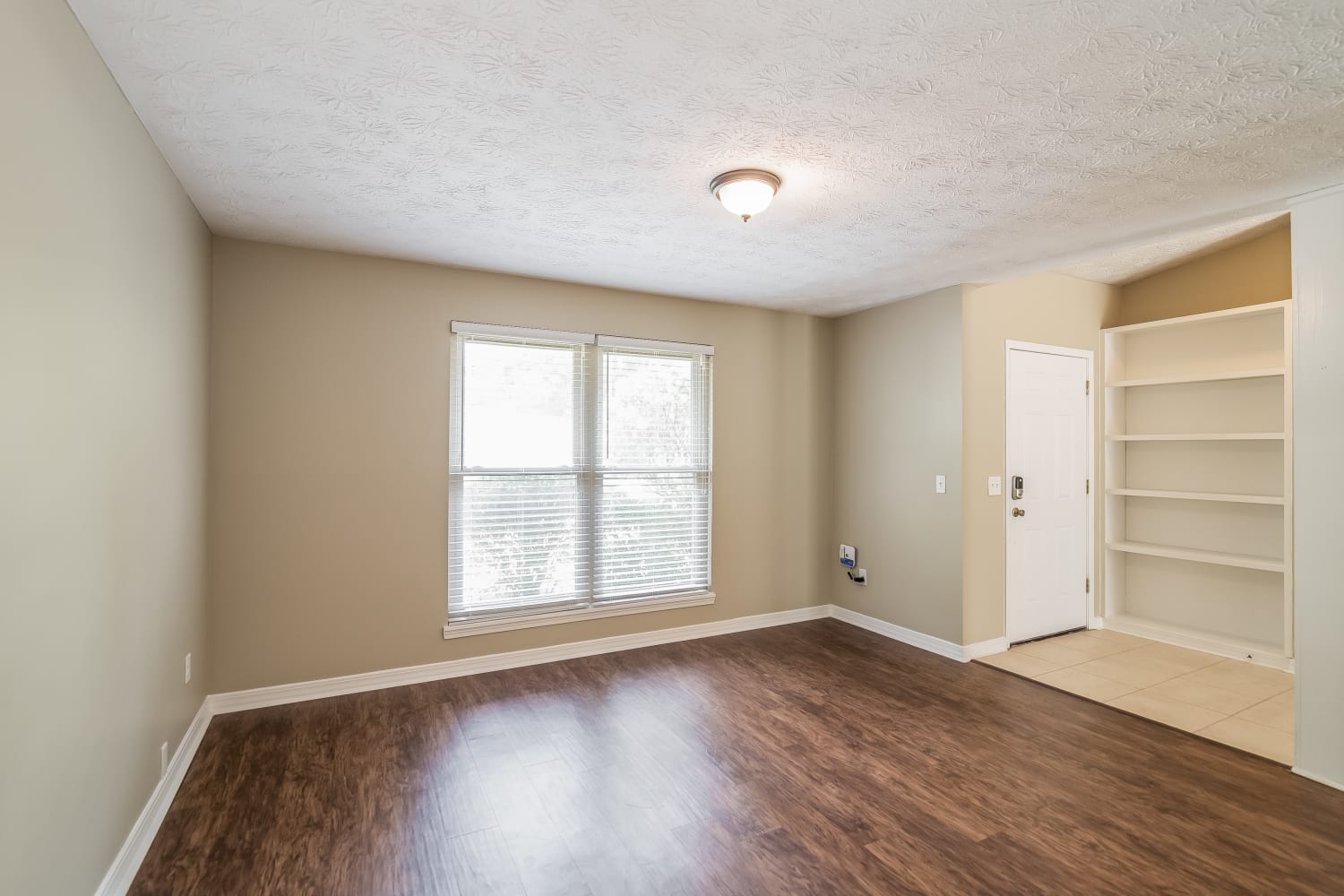 4274 Walnut Bnd photo 4