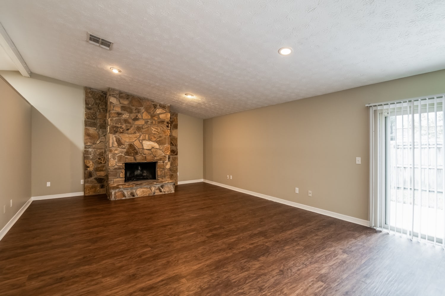 4274 Walnut Bnd photo 2