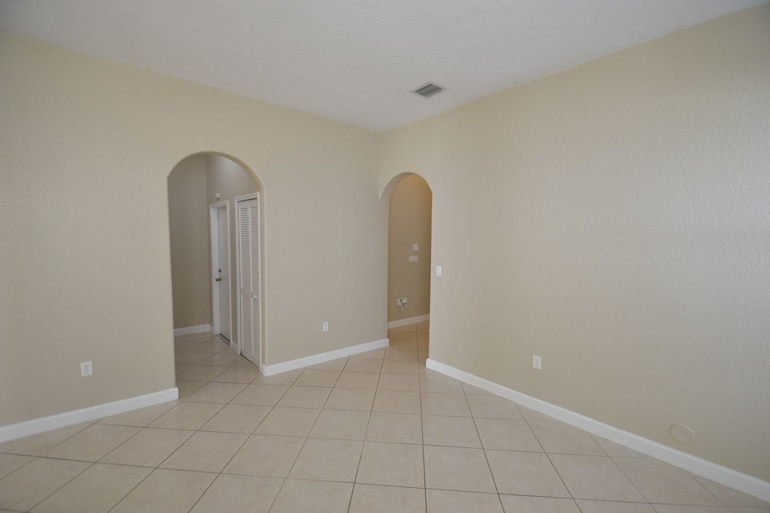 18301 NW 89th Ave photo 3