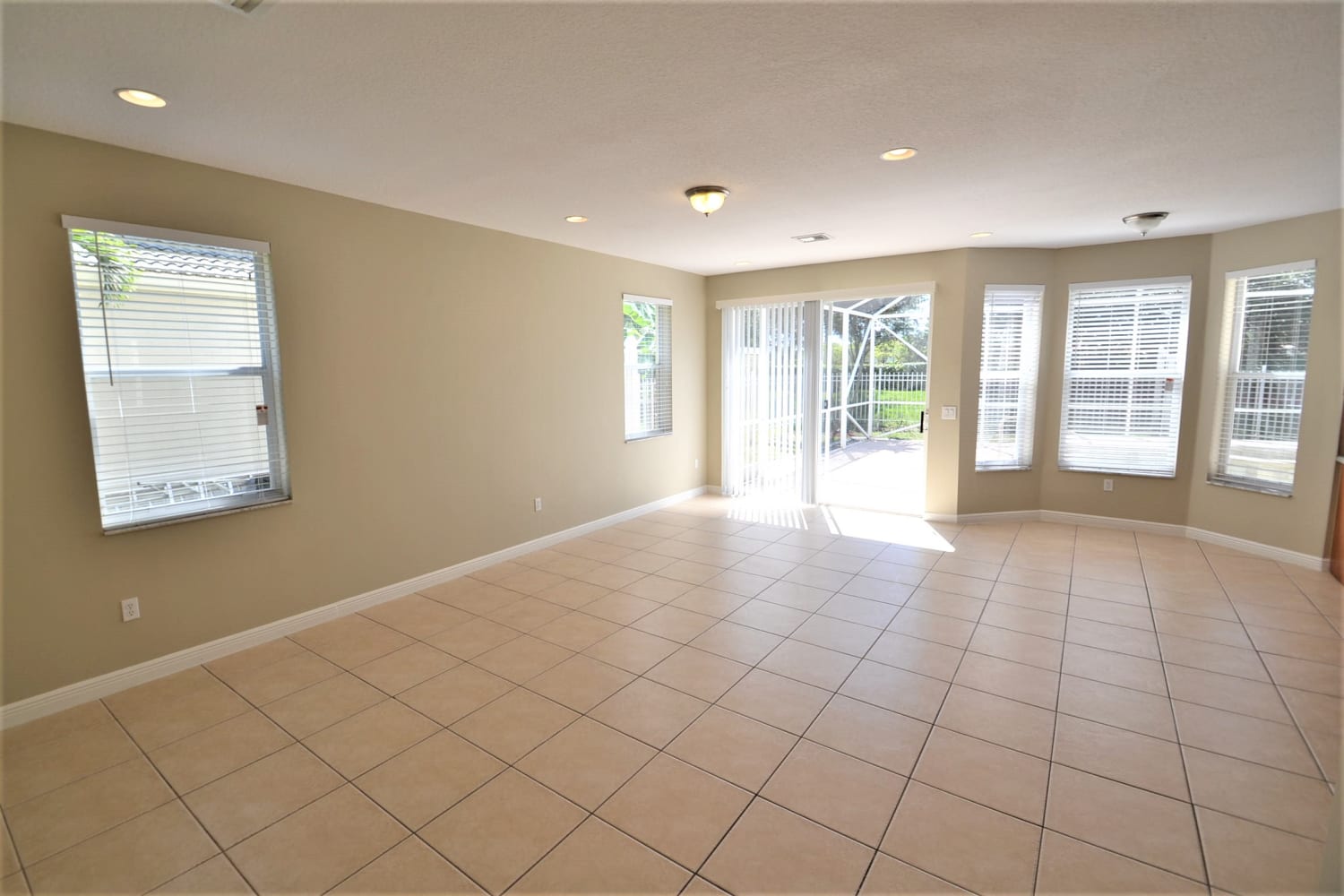 2515 Glendale Dr photo 5