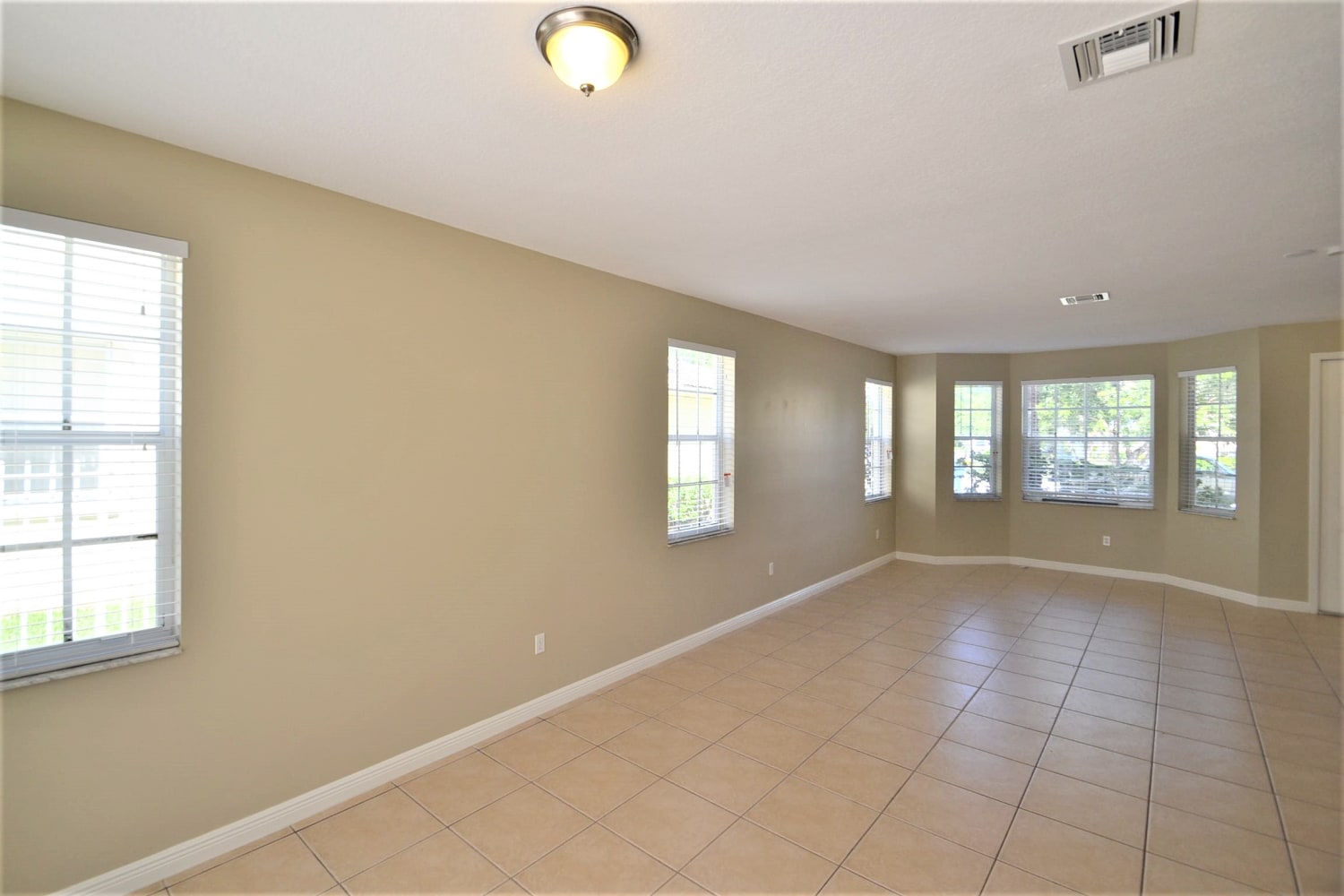 2515 Glendale Dr photo 2