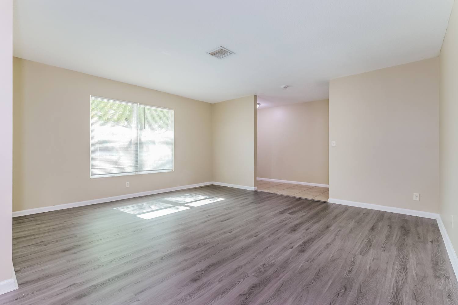 112 Granada St photo 4