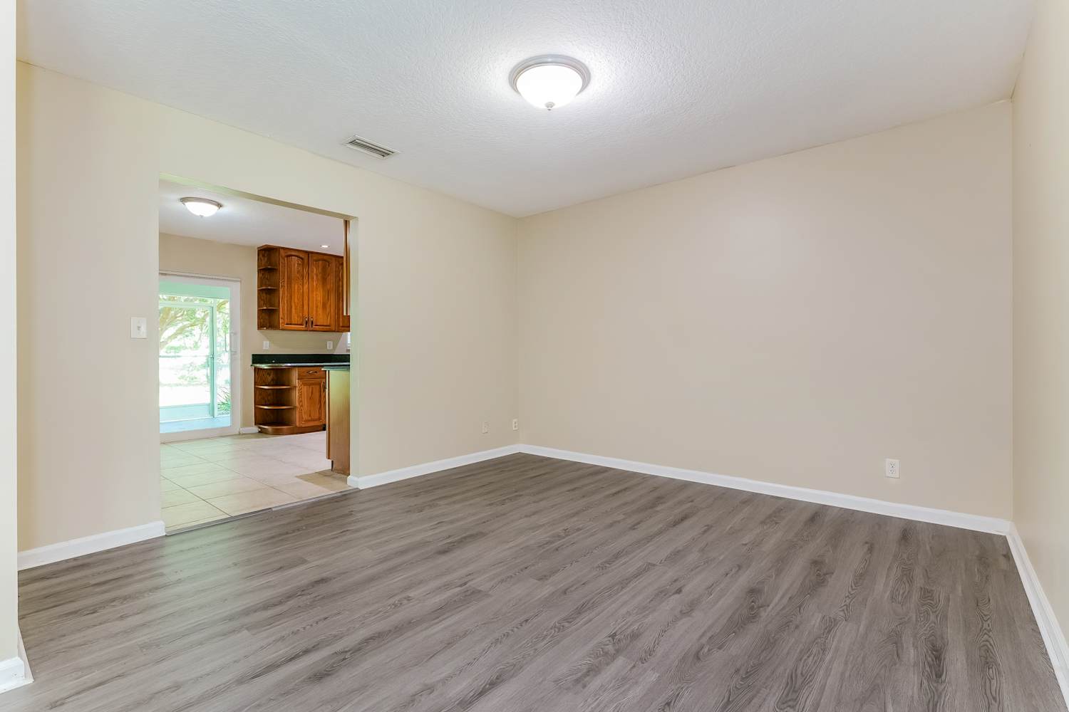 112 Granada St photo 5