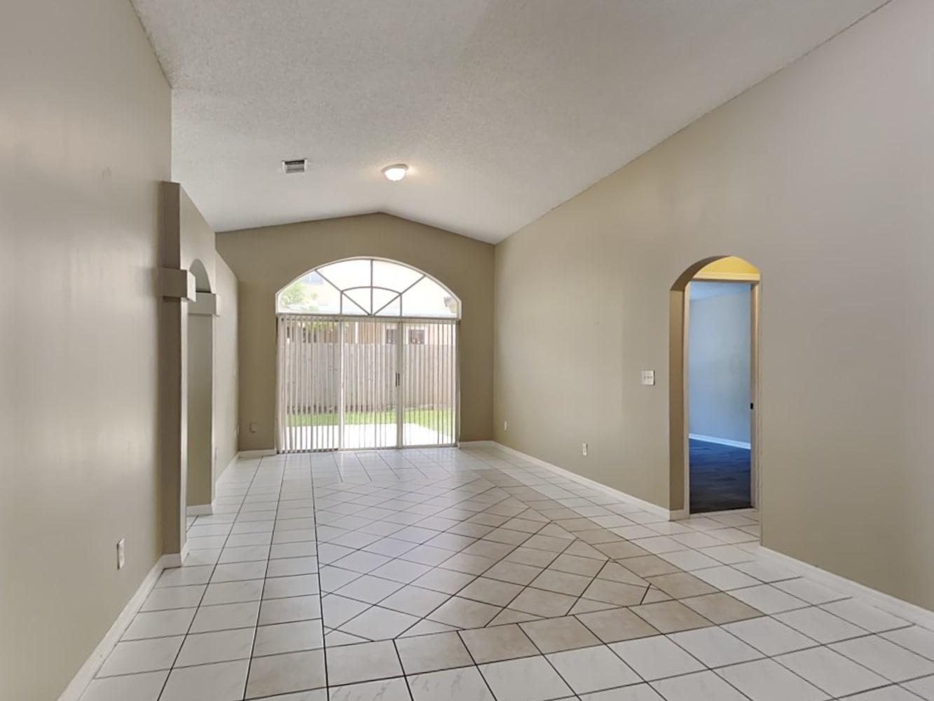 16028 SW 86th Ter photo 4