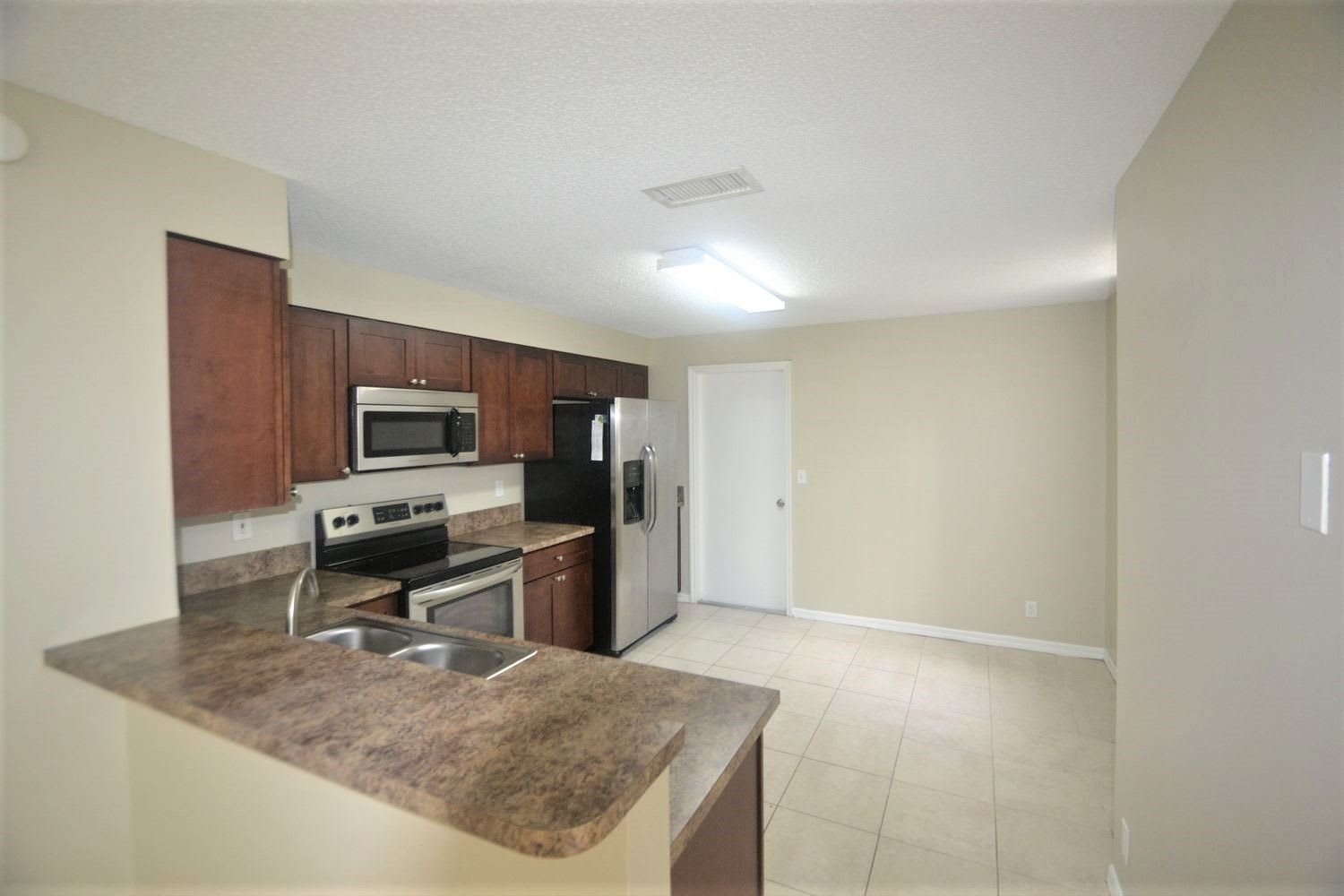 1136 Sorrento Dr photo 4