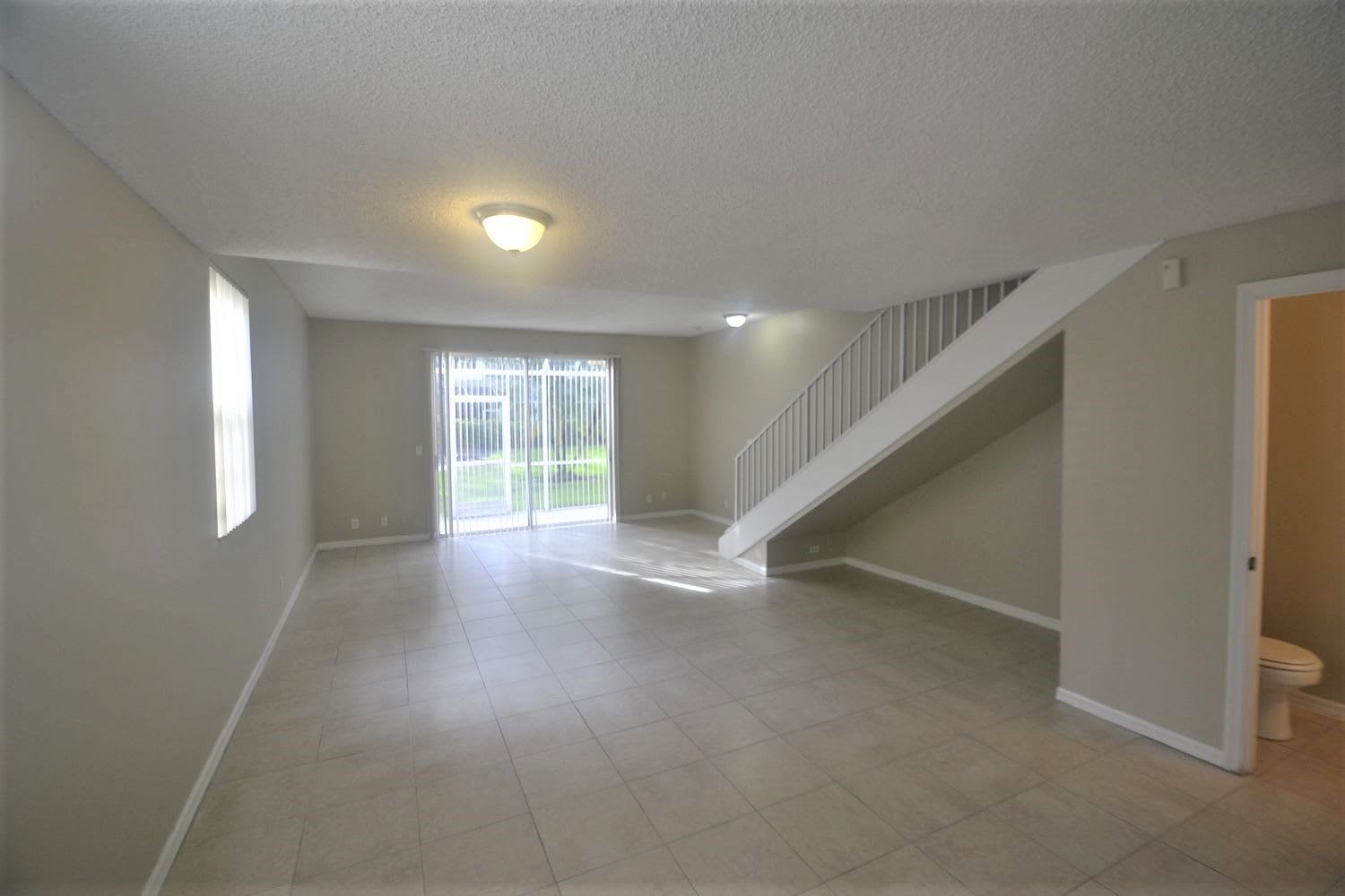 1136 Sorrento Dr photo 2