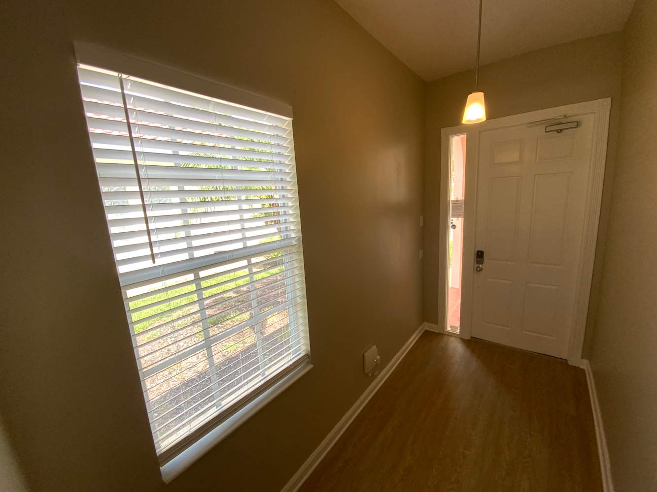 4776 Temple Dr photo 3
