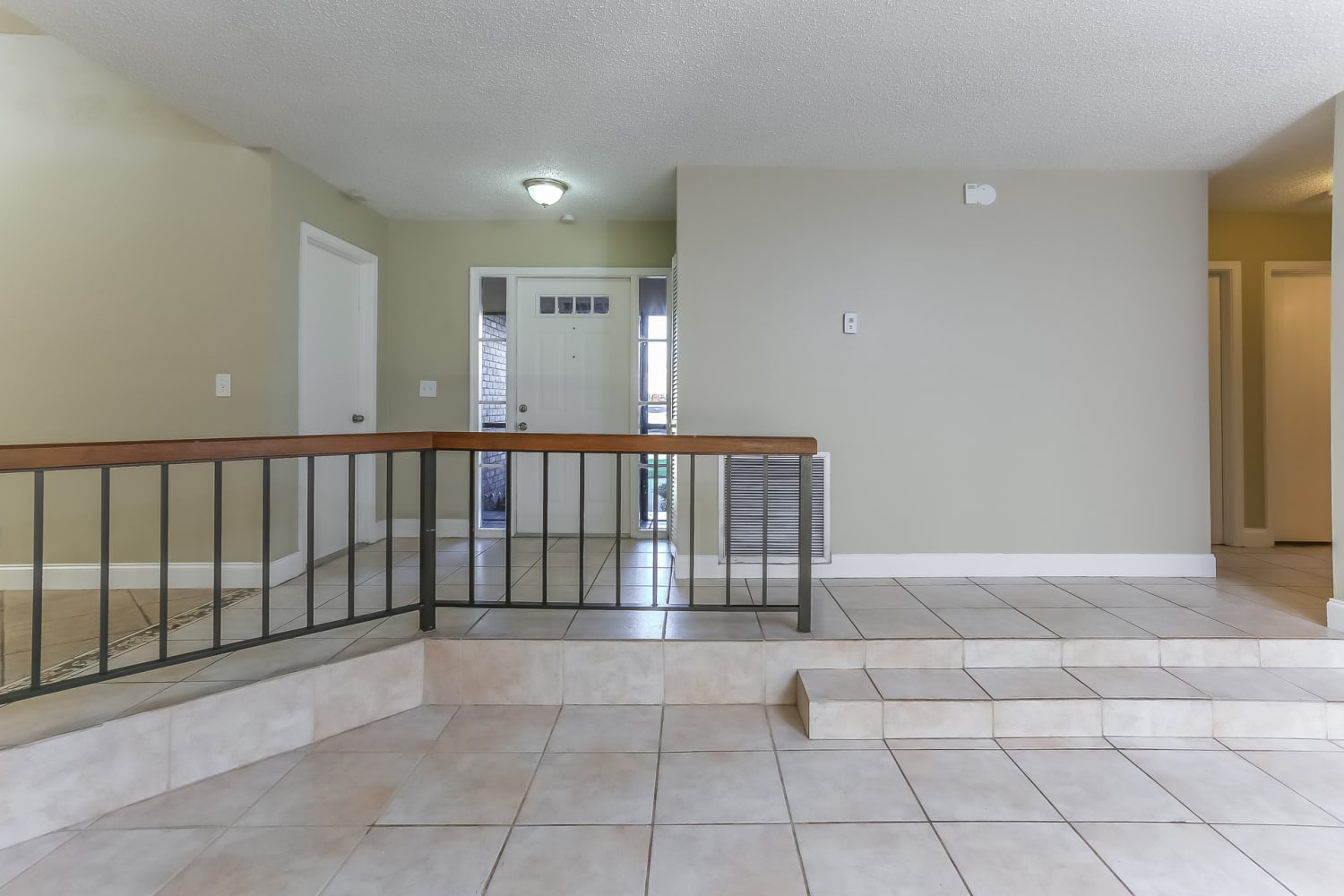 1153 SW 25th Ave photo 2