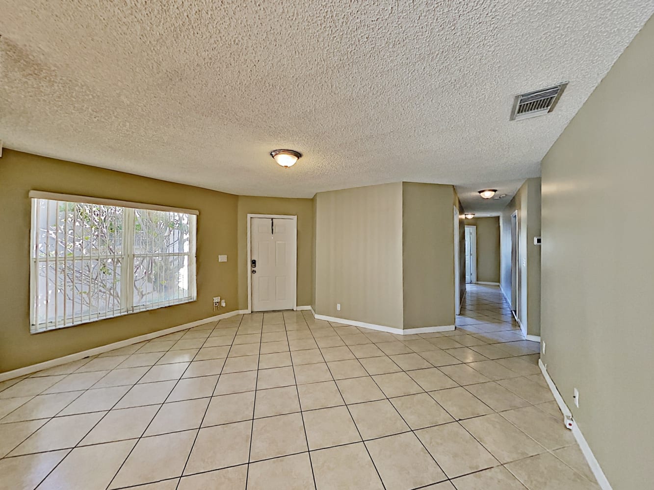 1156 Rialto Dr photo 3