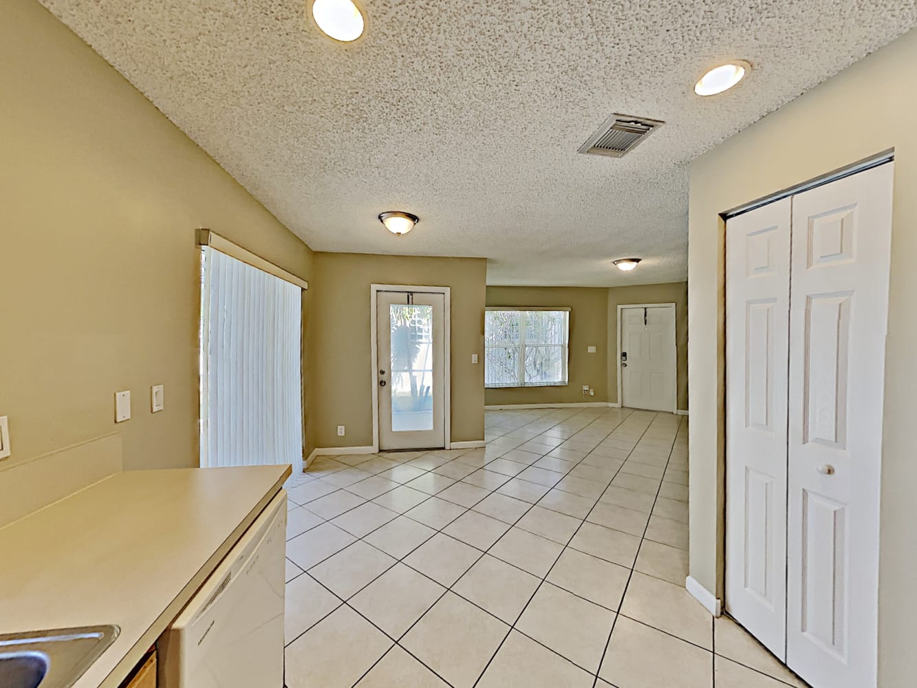 1156 Rialto Dr photo 5