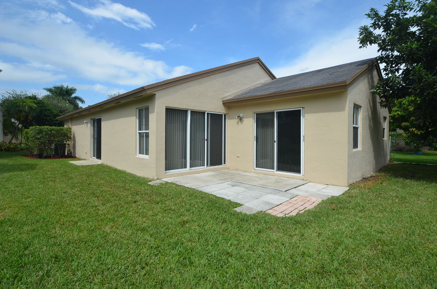 20710 NW 1st St photo 5