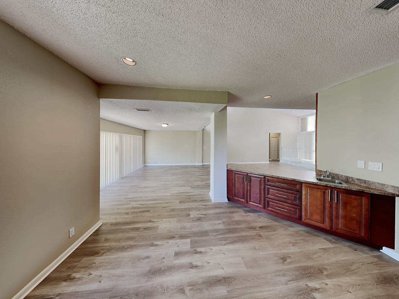 8041 Buttonwood Cir photo 5